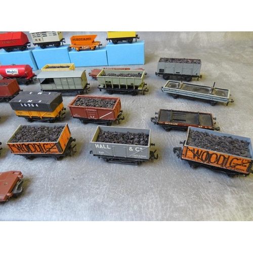 138 - FOUR BOXED OO GAUGE HORNBY DUBLO PIECES OF ROLLING STOCK, Rotary tipper, cement wagon, cattle truck,... 