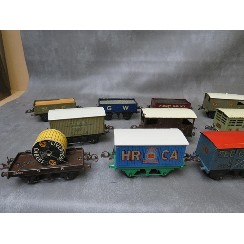 145 - SIXTEEN UNBOXED PIECES OF O GAUGE ROLLING STOCK, to include covered / uncovered wagons and cable / a... 