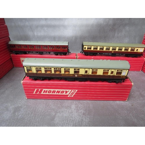 151 - THIRTEEN BOXED HORNBY DUBLO CARRAIGES, to include restaurant coach, corridor coach, Pullman car, sur... 