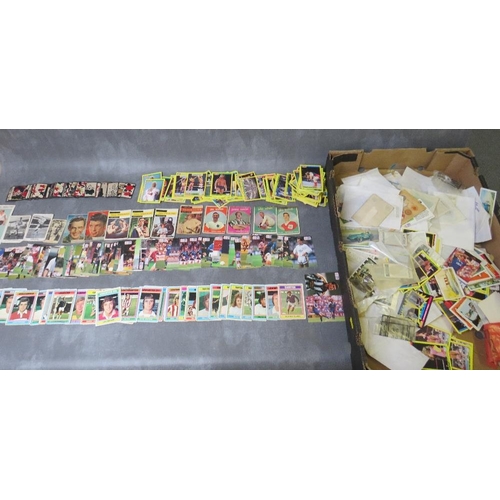 55 - A TRAY OF TRADING CARDS TO INCLUDE A LARGE OLLECTION OF MERLIN WWF WRESTLING CARDS, a large collecti... 