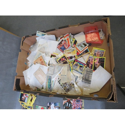 55 - A TRAY OF TRADING CARDS TO INCLUDE A LARGE OLLECTION OF MERLIN WWF WRESTLING CARDS, a large collecti... 