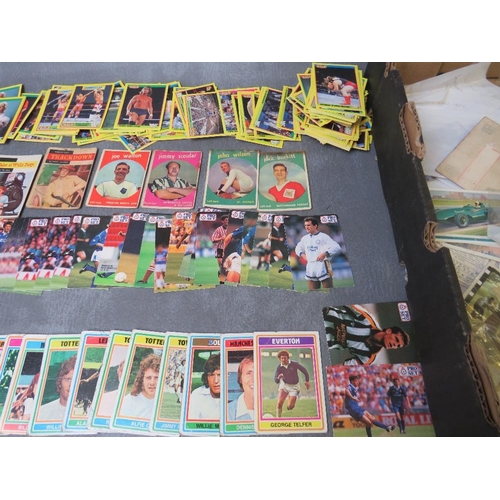 55 - A TRAY OF TRADING CARDS TO INCLUDE A LARGE OLLECTION OF MERLIN WWF WRESTLING CARDS, a large collecti... 