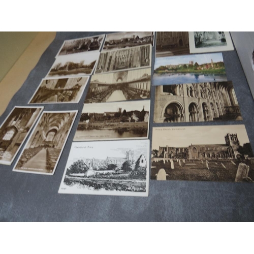 65 - A TRAY OF VINTAGE POSTCARDS TO INCLUDE MANY 1920s EXAMPLES, with views of churches, cathedrals etc