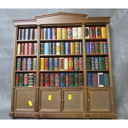 66 - A MINIATURE WOODEN BOOKCASE CONTAINING SEVENTY FOUR MINIATURE CLASSIC DEL PRADO LIBRARY HARDBACK BOO... 