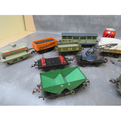 91 - SEVENTEEN UNBOXED PIECES OF O GAUGE ROLLING STOCK, mainly Hornby, to include cranes, tankers, covere... 