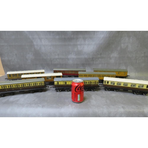 92 - EIGHT UNBOXED O GAUGE COACHES