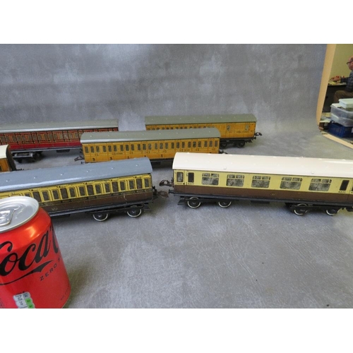 92 - EIGHT UNBOXED O GAUGE COACHES