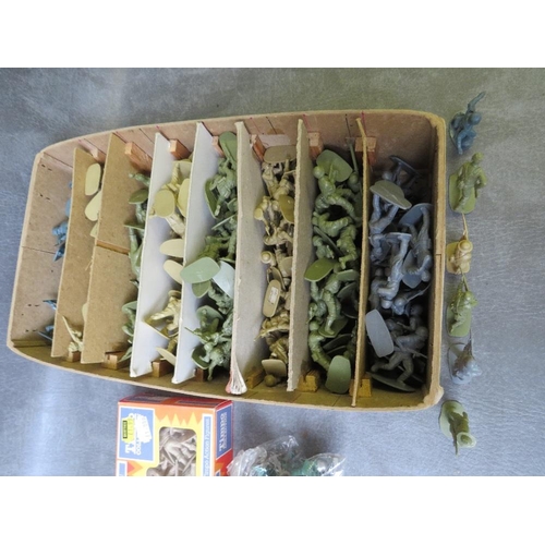 98 - A VINTAGE CASE CONTAINING FOUR BOXES OF 1:32 SCALE AIRFIX SOLDIER SETS, to include Ghurkas, Australi... 