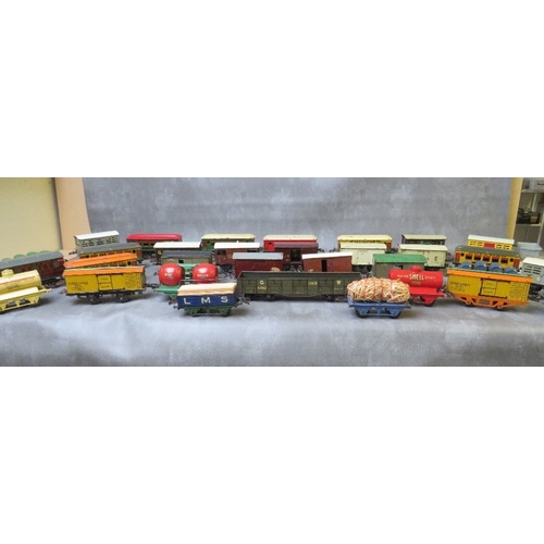 169 - THIRTY TWO UNBOXED O GAUGE PIECES OF ROLLING STOCK, to include carriages, tankers, barrel wagons, co... 