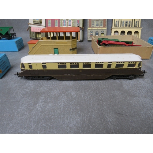 170 - UNBOXED OO GAUGE LIMA DIESEL LOCOMOTIVE, six boxed Hornby OO gauge rolling stock to include two wago... 