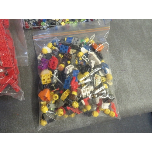 186 - APPROXIMATELY 9.6 KG OF UNBOXED LEGO, to incldue bag of figures, electrics, wheels, bases and track,... 