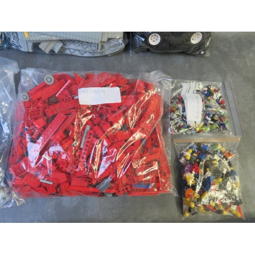 186 - APPROXIMATELY 9.6 KG OF UNBOXED LEGO, to incldue bag of figures, electrics, wheels, bases and track,... 