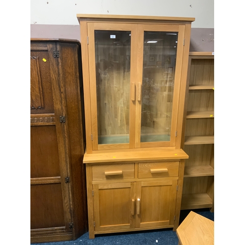 838 - A modern light oak glazed bookcase W 92 cm