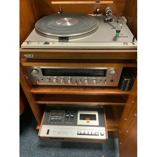 905 - A vintage Sony PS-5550 record deck together with a Sony amp and cassette-corner and a pair of Sony 7... 