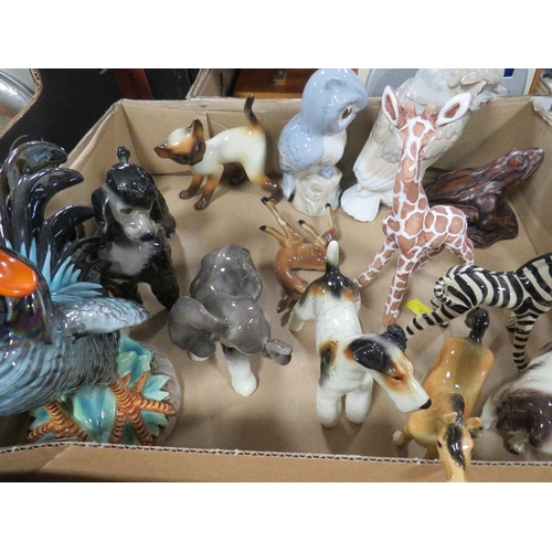 309 - A tray of assorted ceramic animal figures