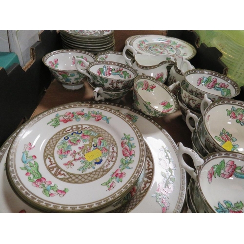 329 - A tray of mostly Coalport Indian Tree tea/dinnerware