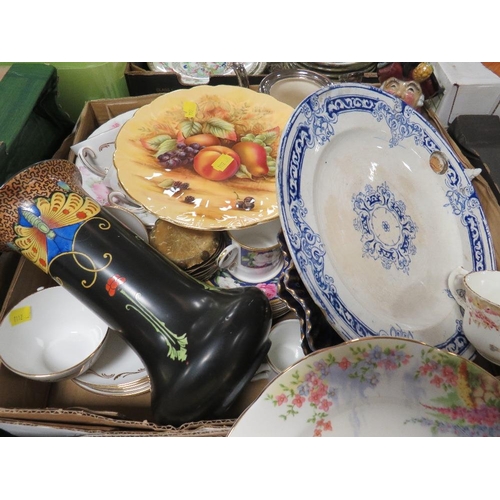 341 - Two trays of assorted ceramics to include Aynsley Orchard Gold and a Ducal vase etc