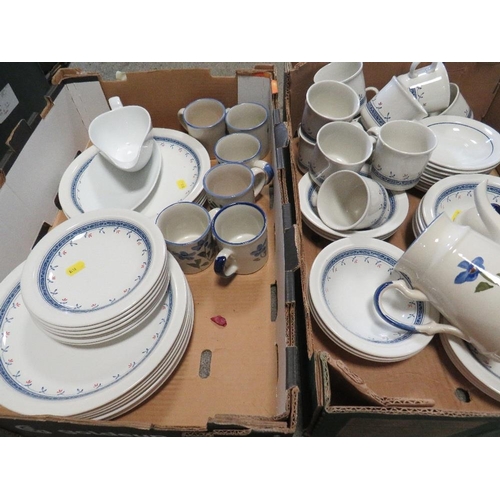 369 - Two trays of patterned tea/dinner ware