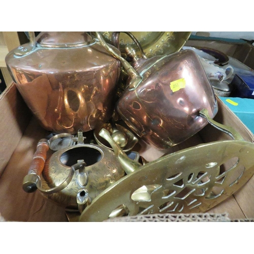 380 - A tray of assorted metal ware to include copper kettle together with a tray of ceramics (2)