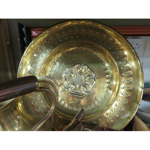 380 - A tray of assorted metal ware to include copper kettle together with a tray of ceramics (2)