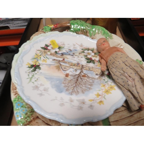 383 - A small tray of collectables ceramics to include Royal Albert Cottage Garden plates