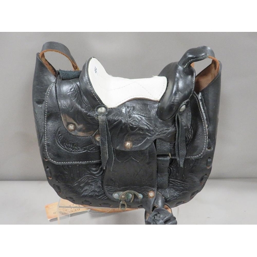 464 - An unusual black and white Mexican made leather horse saddle handbag