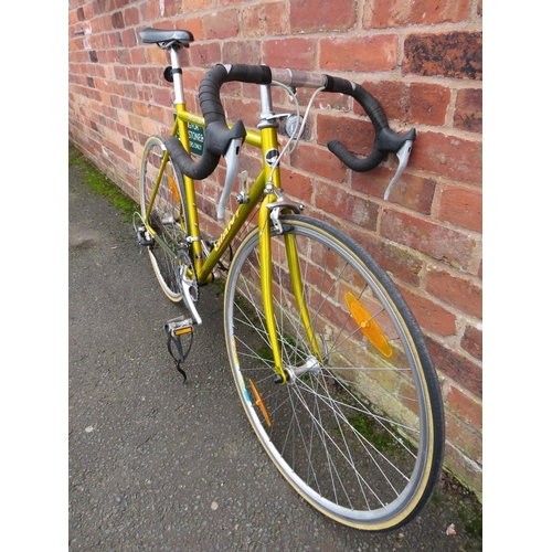 771 - A Giant Pelaton 7000 14 speed road racing bicycle with 56 cm frame