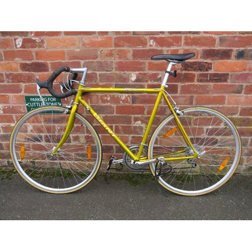 771 - A Giant Pelaton 7000 14 speed road racing bicycle with 56 cm frame