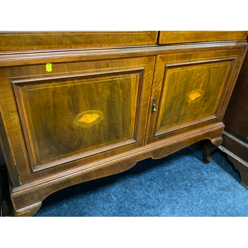 707 - A quality Edwardian inlaid glazed bookcase raised on cabriole legs W 115 cm