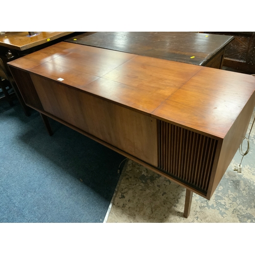 747 - A mid century rosewood Bang & Olufsen Beomaster 900RG De Luxe radiogramme