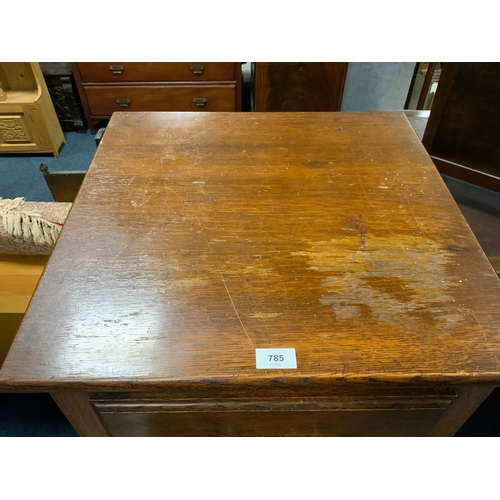 785 - A tall oak 20th century oak chest of six drawers W 53 cm