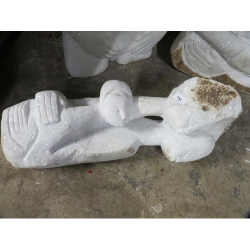 671 - A white marble quartz type statue of a couple and a baby - H 70 cm, W 25 cm