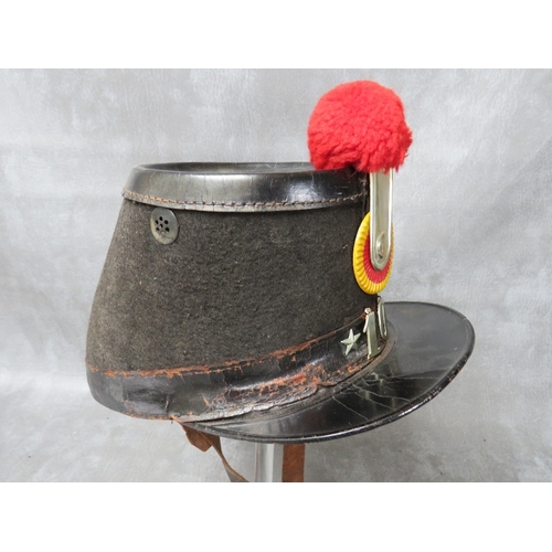 140 - AN EARLY 20TH CENTURY BELGIAN SHAKO, badged 10