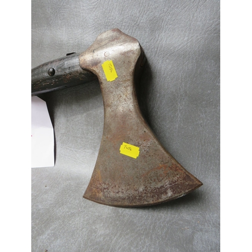 16 - A REPLICA VIKING WAR AXE, an iron head in wooden handle with metal stud decoration to the shaft, L 5... 