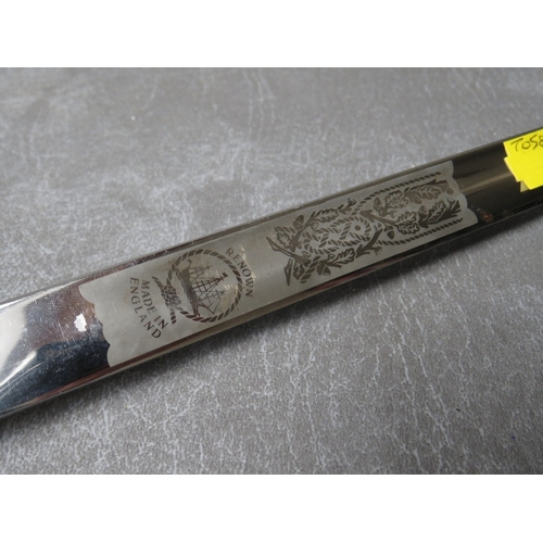 23 - A QEII ROYAL NAVY ETCHED SWORD BLADE BY RENOWN, threaded tang, L 95 cm