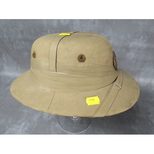 32 - BRITISH WW2 R.A.F. PITH HELMET, badges to front, retailers label for G.C. Desa & Co.