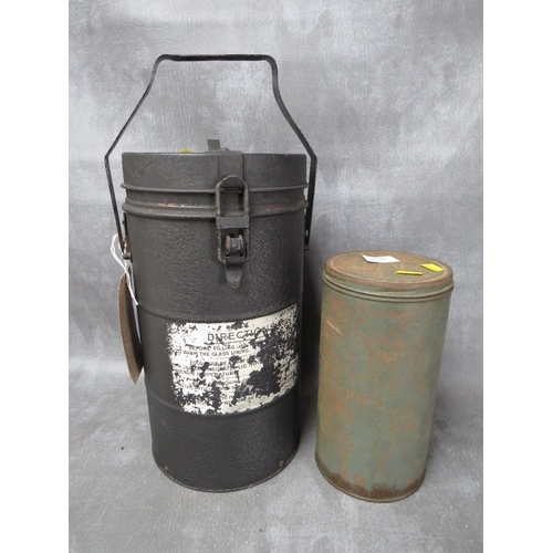 62 - A 1640s / 50s MILITARY THERMOS FOOD CONTAINER, (of a type used in the field and by bomber crews), to... 