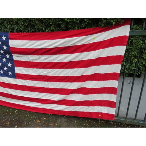 73 - A VINTAGE US COFFIN / DRAPE FLAG BY VALLEY FORGE, 148 cm x 296 cm