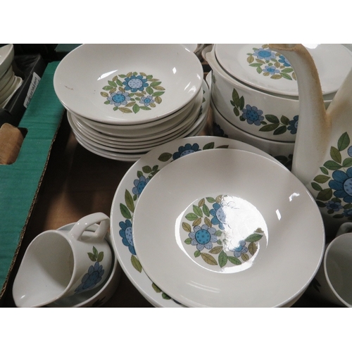 168 - A tray of retro J & G Meakin coffee and dinner ware