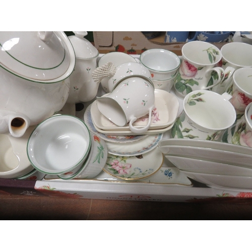 185 - Two trays of assorted ceramics