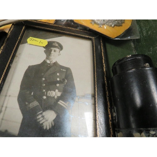 417 - A tray of military items to include badges, medal boxes etc