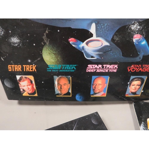 259 - A tray of Star Trek fact files folders and contents