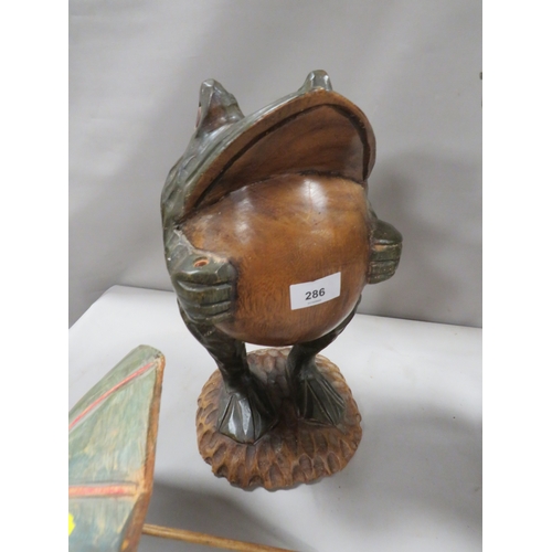 286 - Two novelty carved figures of frogs with umbrellas A/F