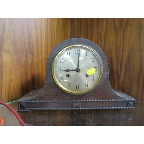 284 - A vintage mantle clock