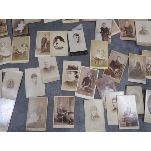 422 - A tray of vintage Carte De Visite, cabinet photos etc.