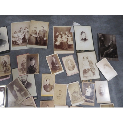 422 - A tray of vintage Carte De Visite, cabinet photos etc.