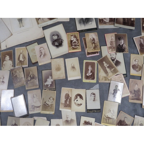 422 - A tray of vintage Carte De Visite, cabinet photos etc.