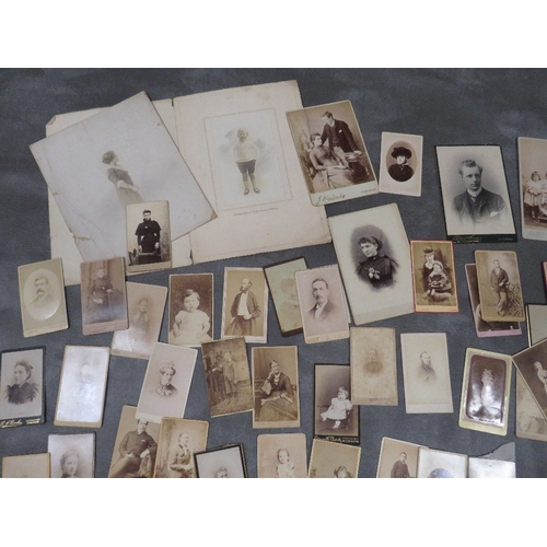 422 - A tray of vintage Carte De Visite, cabinet photos etc.