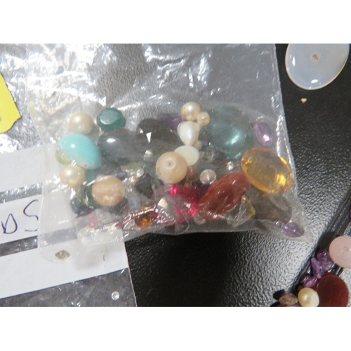 362 - A quantity of gemstones and cameos