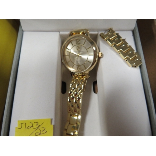 405 - A collection of assorted fashion / designer watches to include two Michael Kors, Red Herring etc.